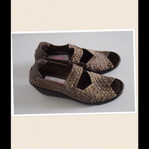 Bare Traps Umma wedges